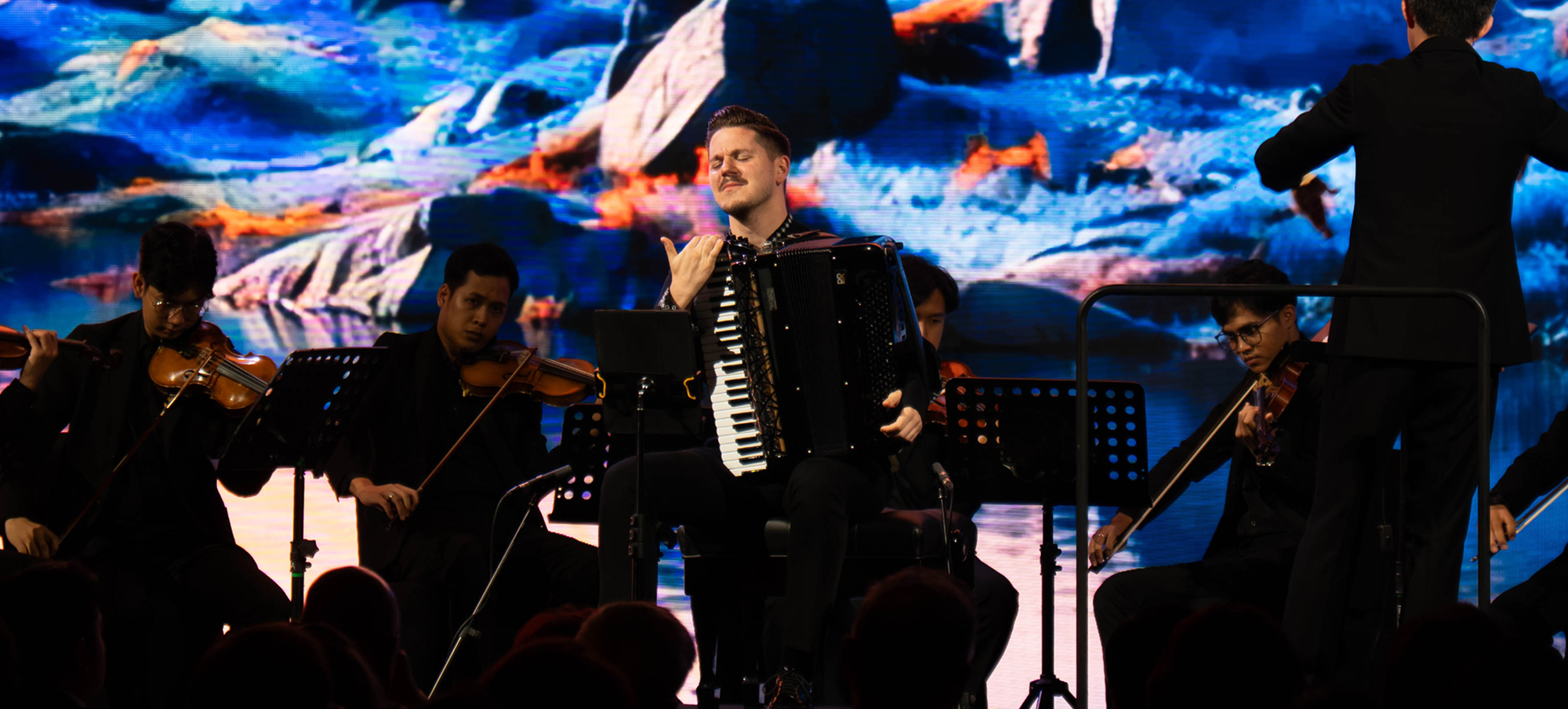 Radu Ratoi performing with Klassikhaus at A Tango Evening