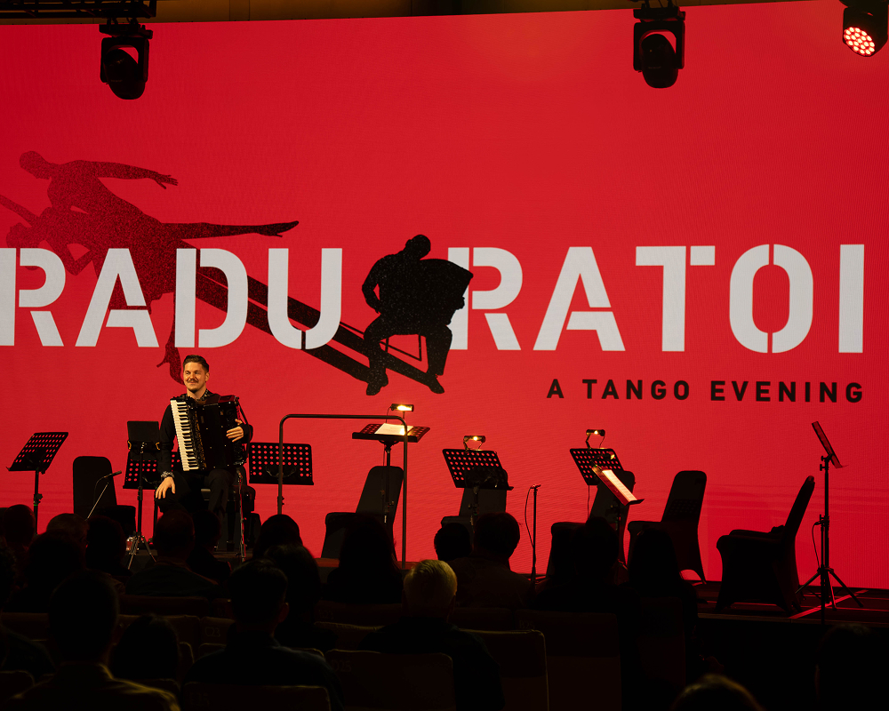Radu Ratoi on stage at A Tango Evening